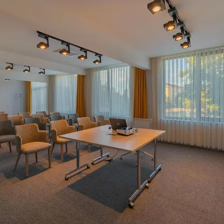 Osetia Garden Hotel Momcilgrad